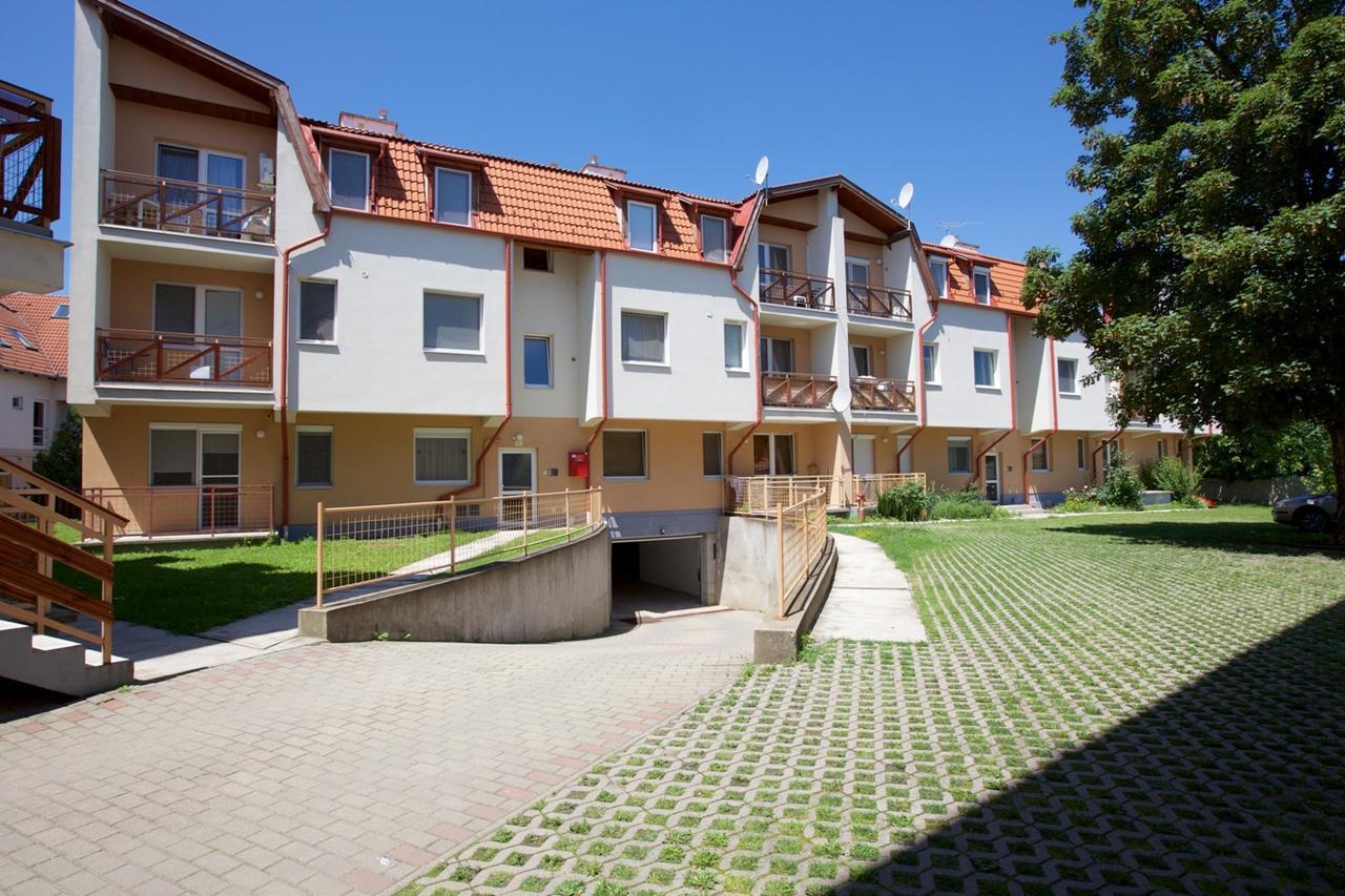 Zoli Apartmanok-Anita Kolcsey 34-36 Hajdúszoboszló Exterior foto