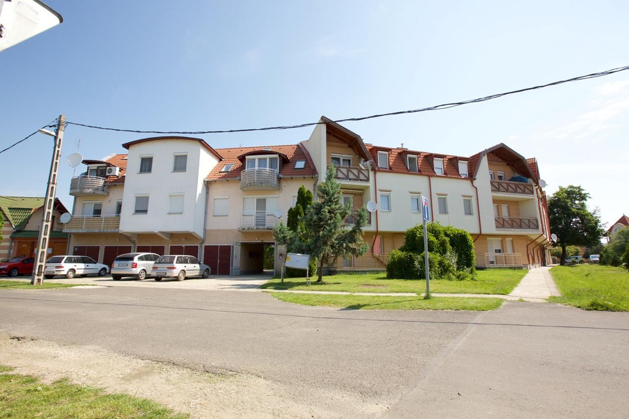 Zoli Apartmanok-Anita Kolcsey 34-36 Hajdúszoboszló Exterior foto