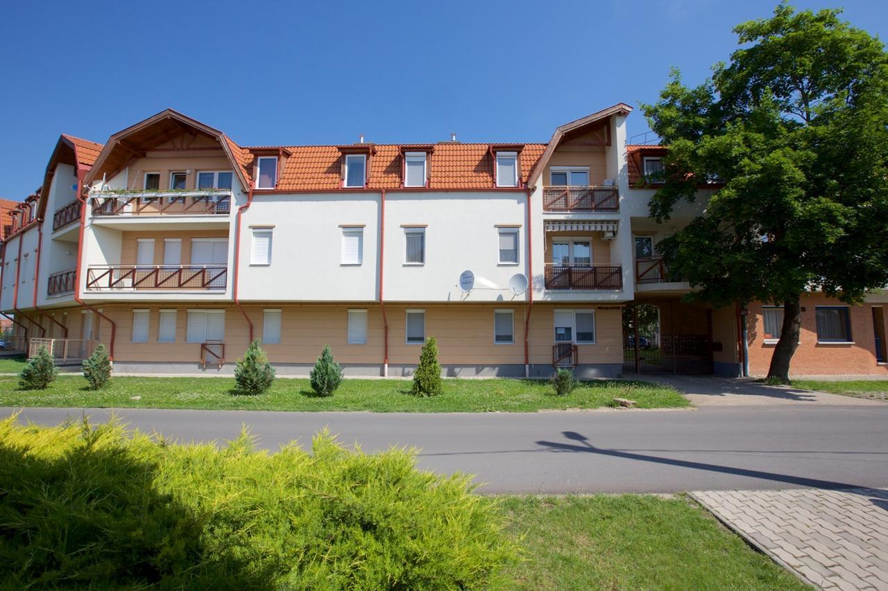 Zoli Apartmanok-Anita Kolcsey 34-36 Hajdúszoboszló Exterior foto